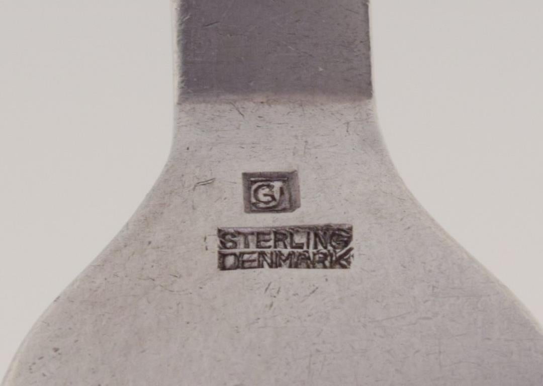 Piramide di Georg Jensen. Quattro forchette da pranzo in argento sterling. 1933-1944. In condizioni ottime in vendita a Copenhagen, DK