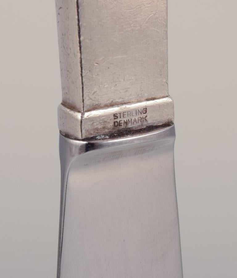 Georg Jensen Pyramide. Vier Essensmesser mit kurzem Griff. im Zustand „Hervorragend“ im Angebot in Copenhagen, DK