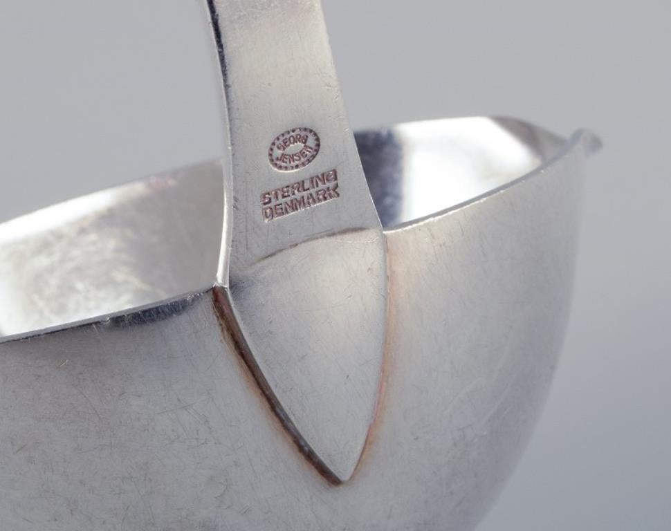 Pirámide Georg Jensen. Cuchara salsera de plata de ley, toda de plata. Danés en venta