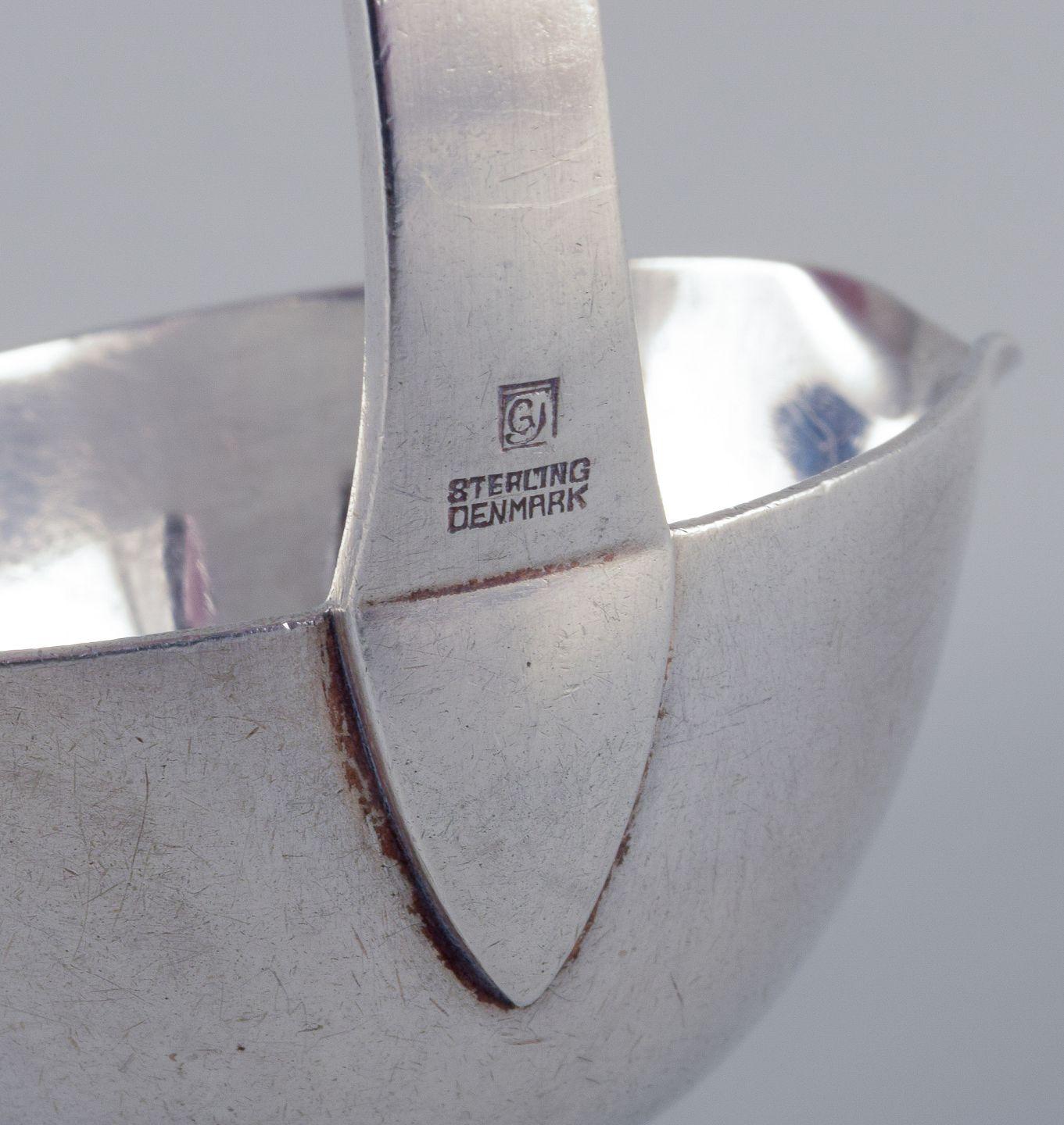 Pirámide Georg Jensen. Cuchara salsera de plata de ley, toda de plata. en Excelente estado para la venta en Copenhagen, DK