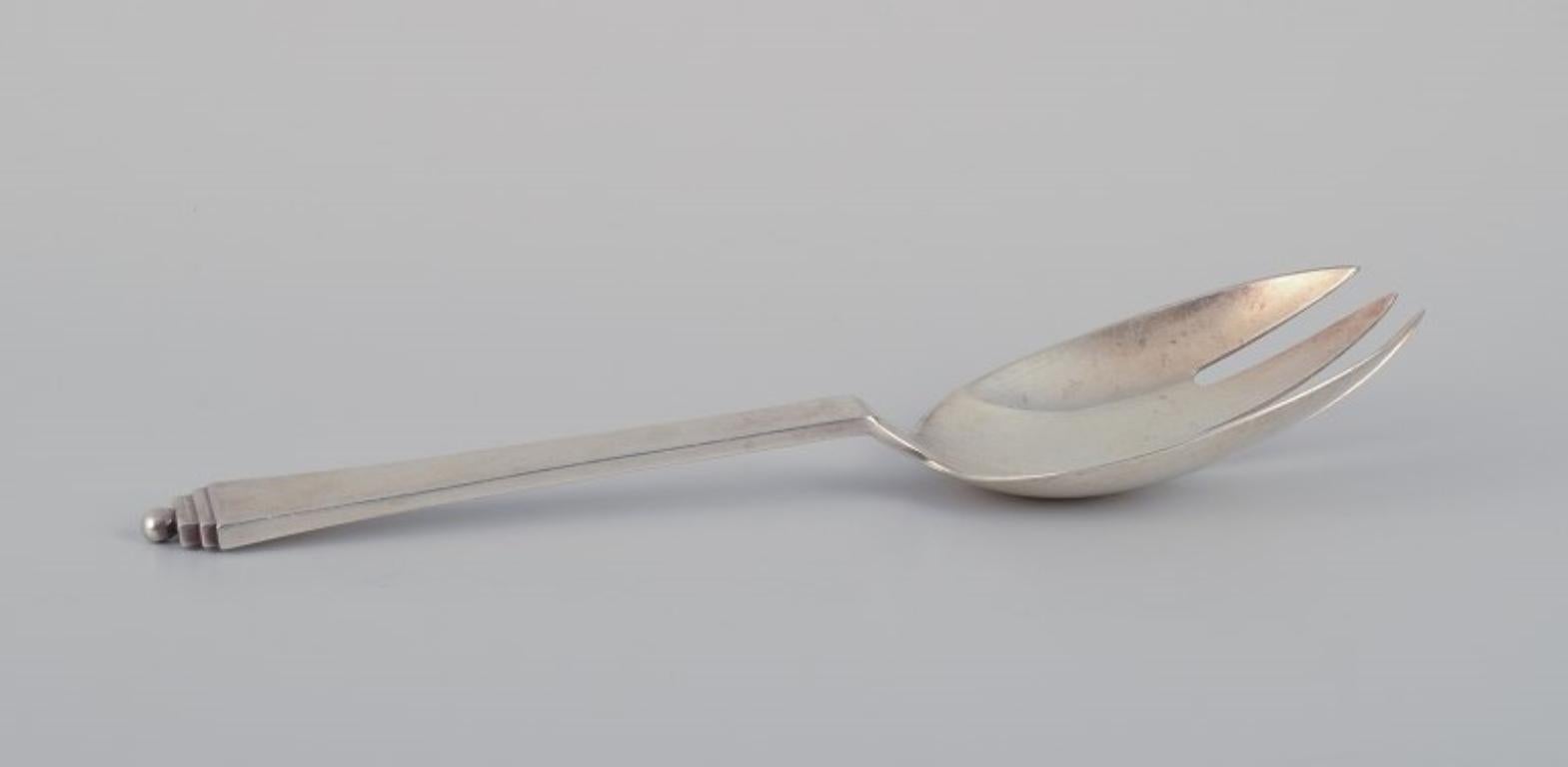 Danish Georg Jensen Pyramid serving fork in sterling silver.. For Sale