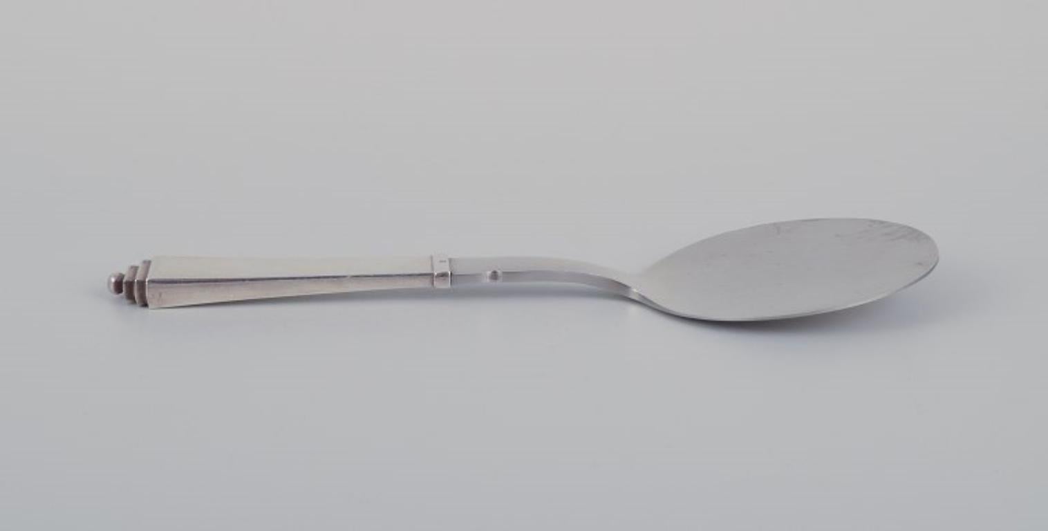 Art déco Georg Jensen. Spade de service Pyramid en argent sterling et acier inoxydable. en vente