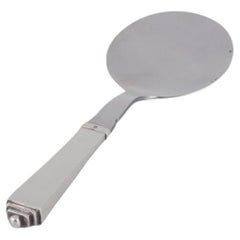 Georg Jensen Pyramid serving spade in sterling silver and stainless steel.