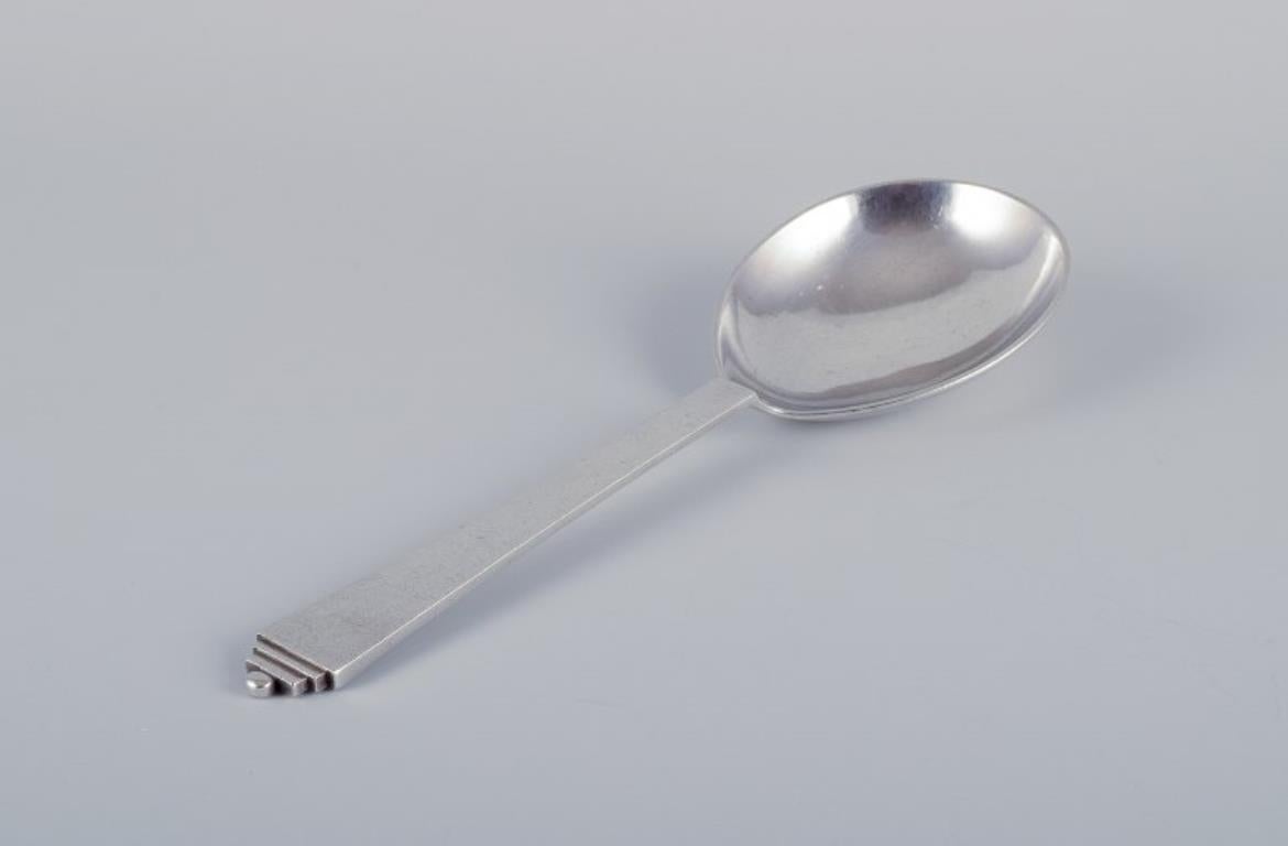 Piramide di Georg Jensen.
Cucchiaio da portata in argento sterling.
Hallmark: Dopo il 1944.
In perfette condizioni.
Dimensioni: Lunghezza 20,1 cm.