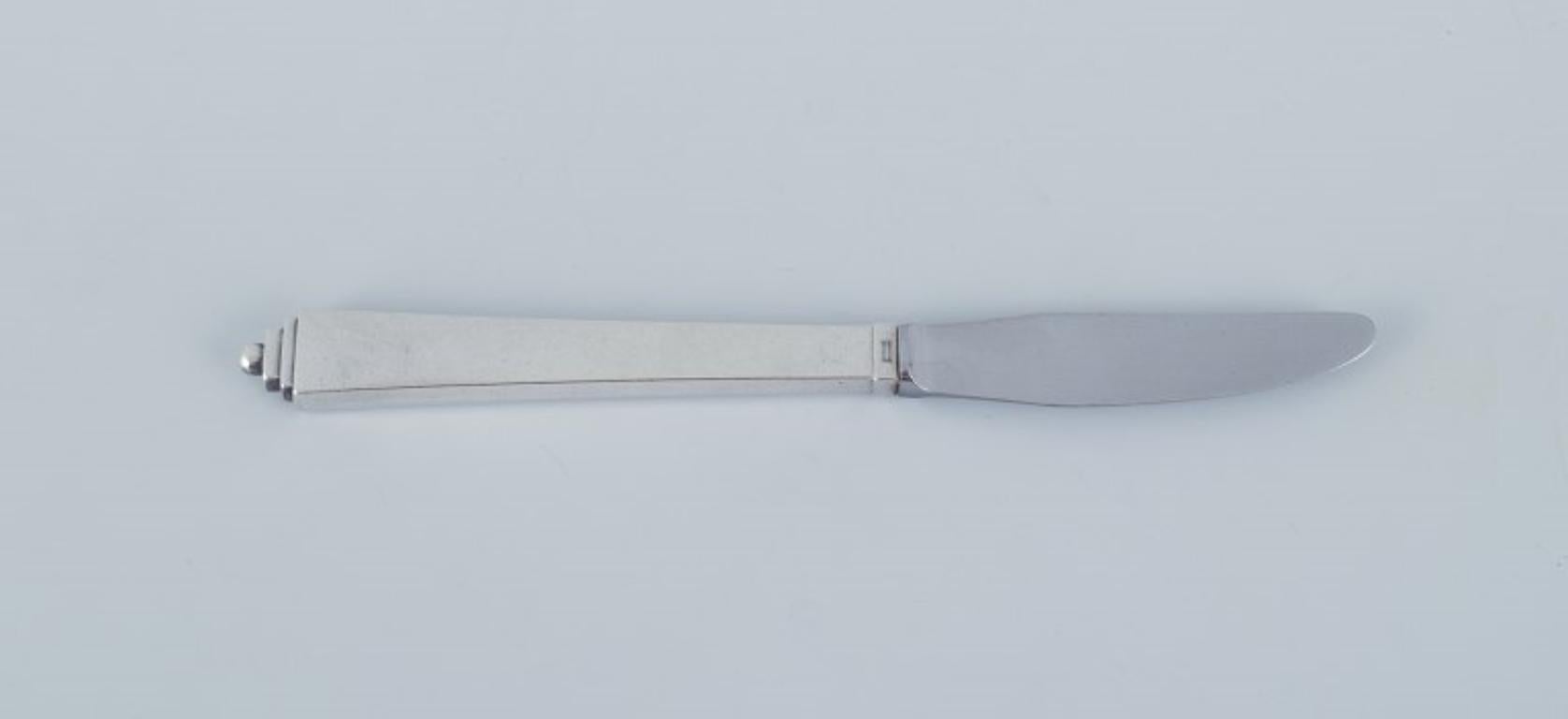 Art Deco Georg Jensen Pyramid, set of five long-handled lunch knives. For Sale