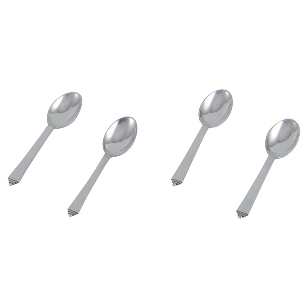 Pyramid de Georg Jensen. Ensemble de quatre cuillères de table en argent sterling. en vente