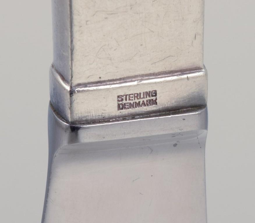 Piramide di Georg Jensen. Set di sei coltelli da tavola a manico corto in argento sterling In condizioni ottime in vendita a Copenhagen, DK