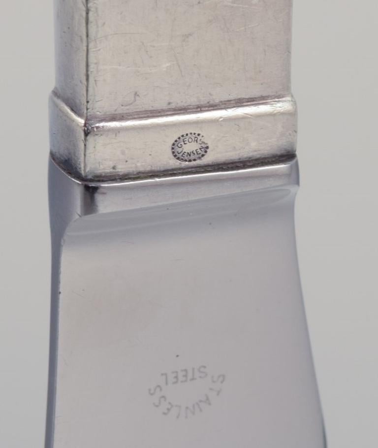 XX secolo Piramide di Georg Jensen. Set di sei coltelli da tavola a manico corto in argento sterling in vendita