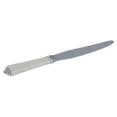 Pirámide Georg Jensen.  Cuchillo de cocina de mango corto. Fechado en 1933-1944