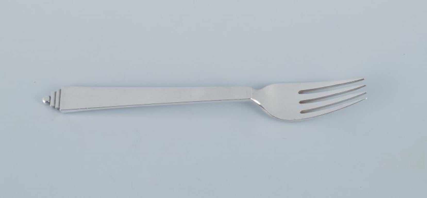 Georg Jensen Pyramid, un set di due forchette in argento sterling.
Timbro con marchio post-1944.
In ottime condizioni.
Dimensioni: L 18,2 cm.
