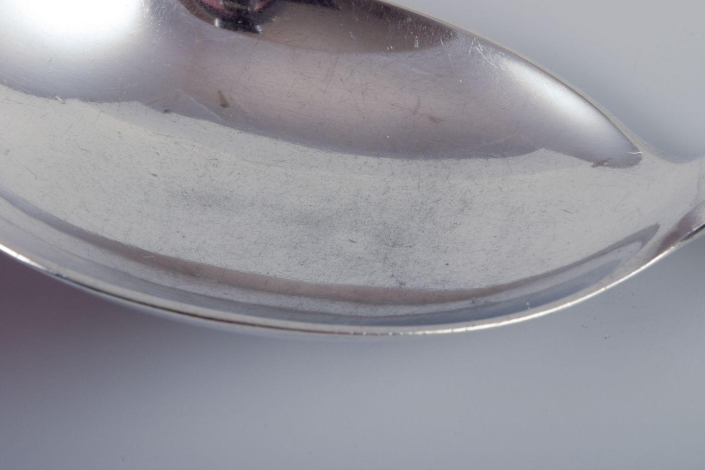 Pyramid de Georg Jensen. Très grande cuillère de service en argent sterling. Excellent état - En vente à Copenhagen, DK