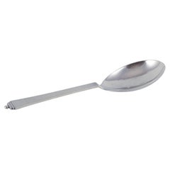 Piramide di Georg Jensen. Cucchiaio da portata molto grande in argento sterling.
