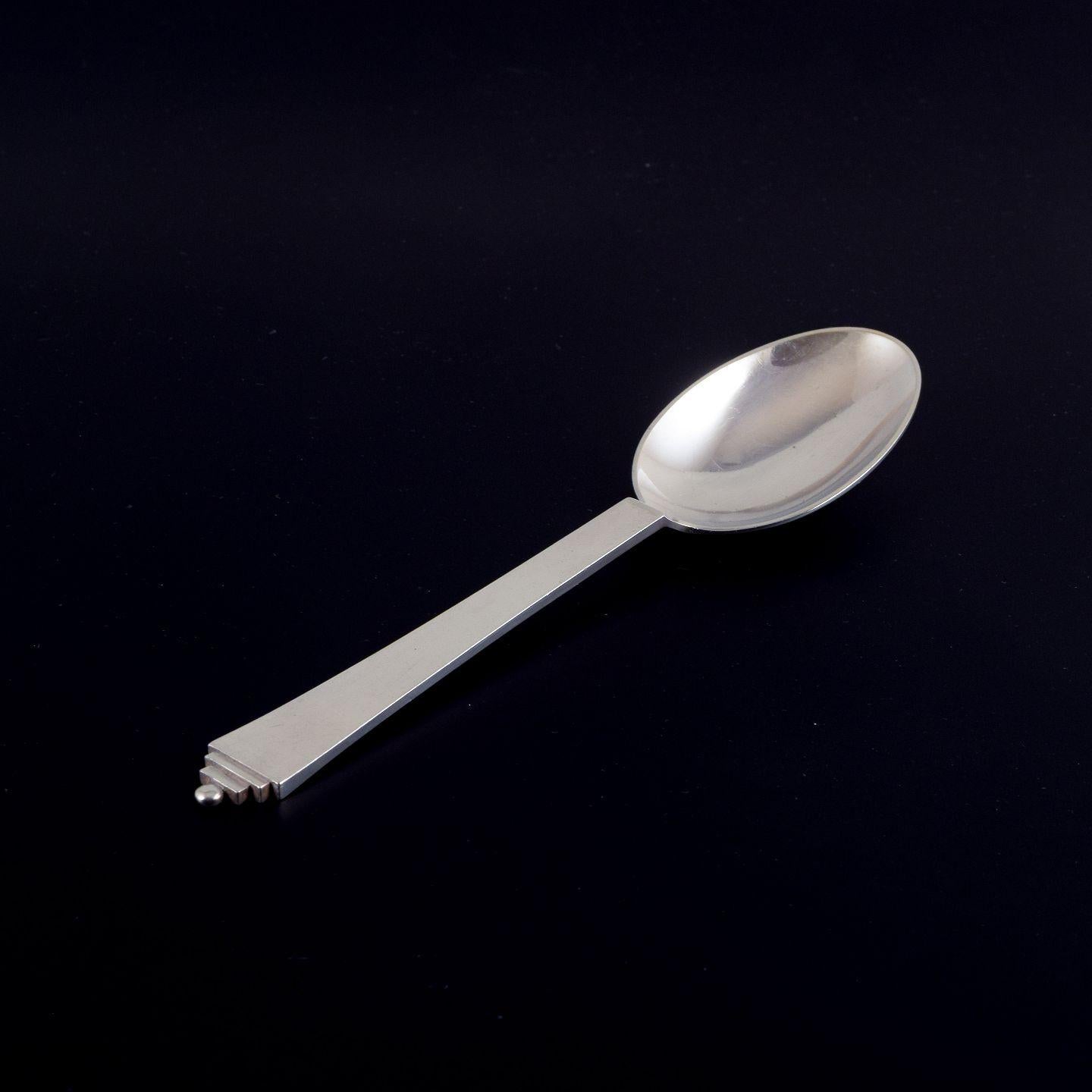 Art Deco Georg Jensen Pyramide. Complete six-person dinner service in sterling silver. For Sale