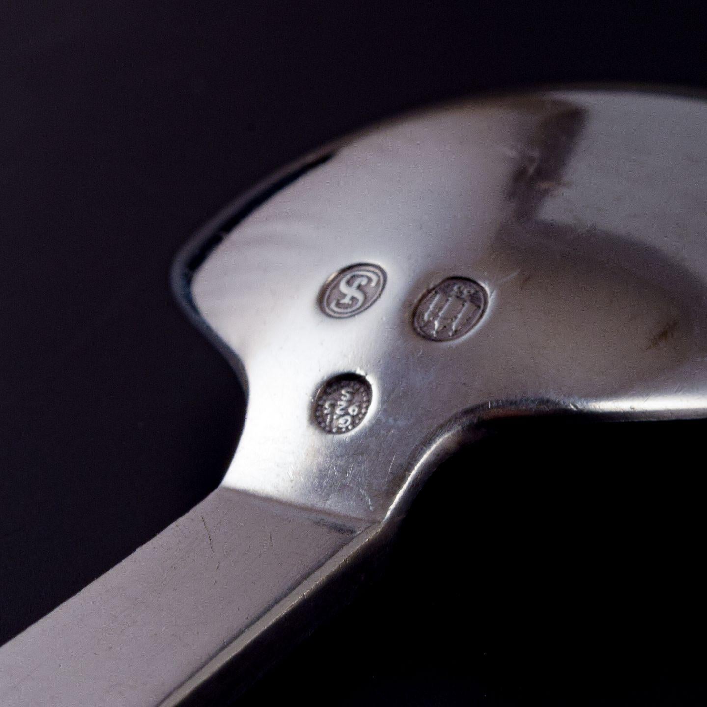 Georg Jensen Pyramide. Complete six-person dinner service in sterling silver. For Sale 2