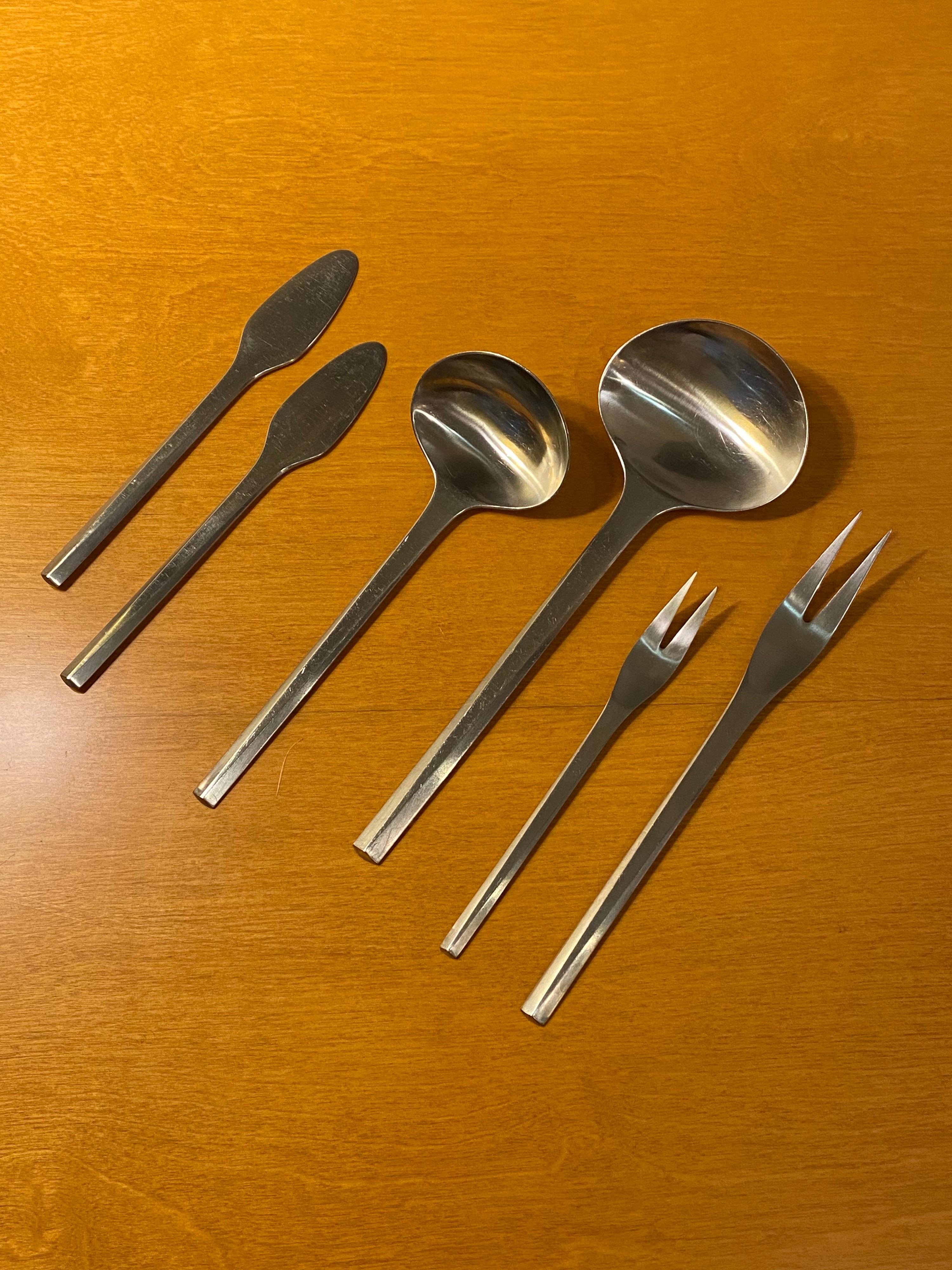 Georg Jensen Service for 8 Satin Prism Set Plus Serving Pieces 46 Pieces In Good Condition In Philadelphia, PA
