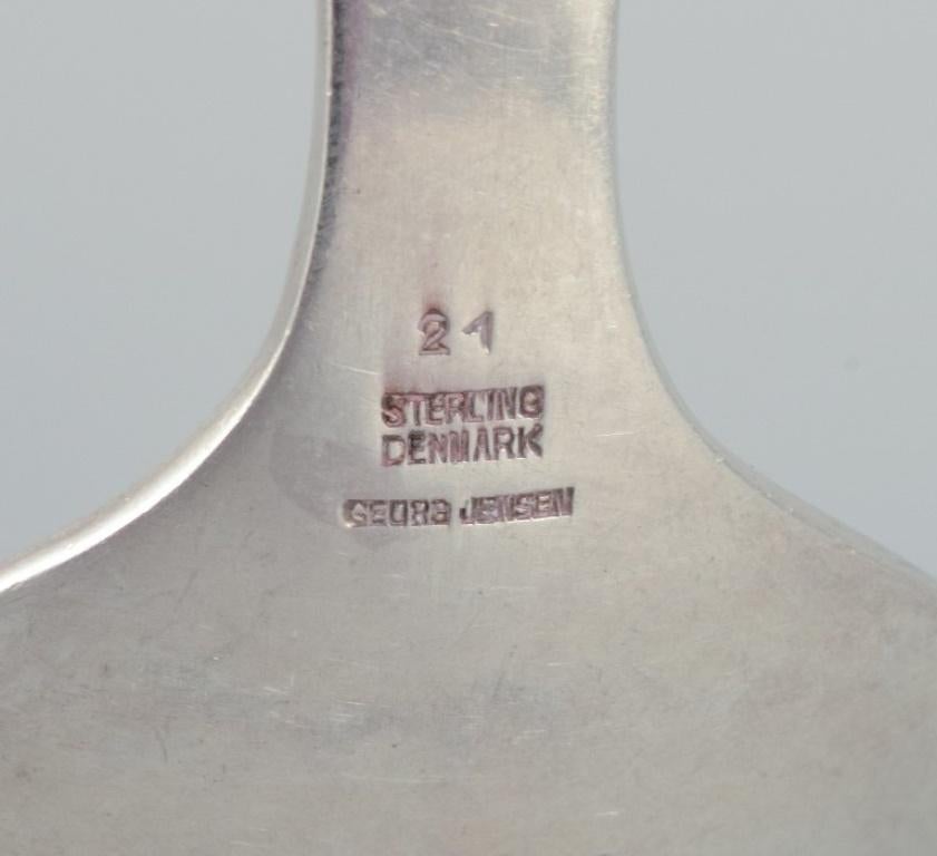 Serviergabel von Georg Jensen mit durchbrochenem Blattwerk. Sterling Silber. (Mitte des 20. Jahrhunderts) im Angebot