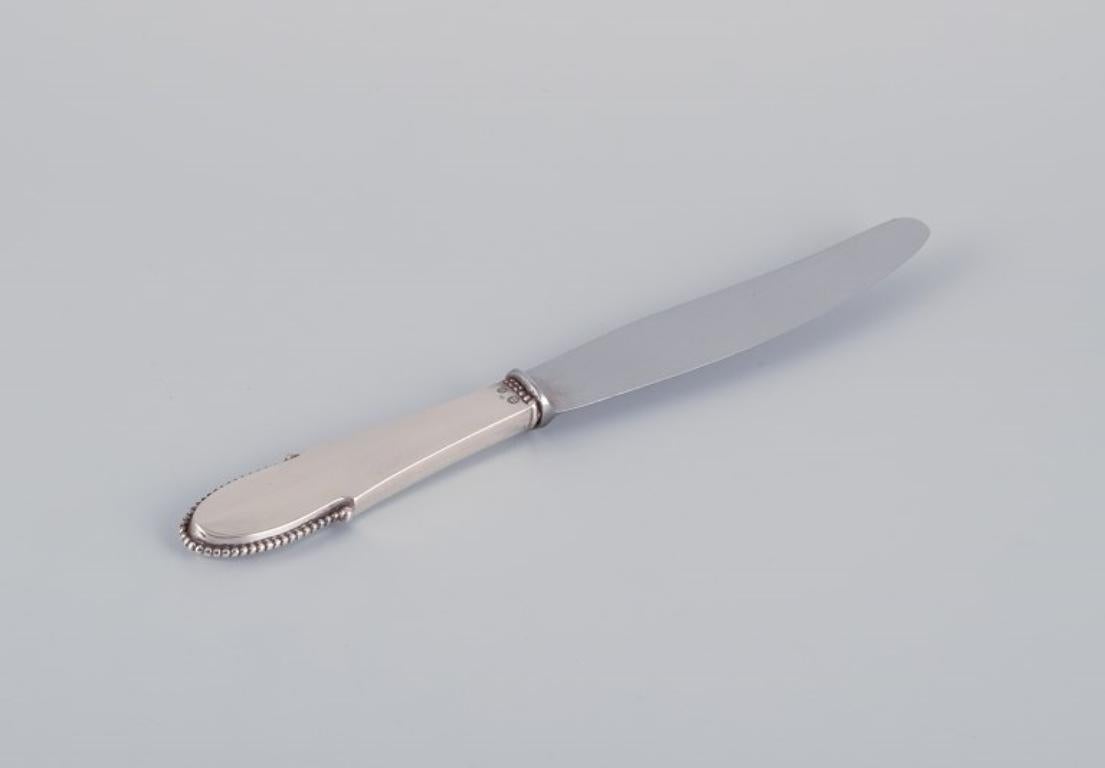 Danois Georg Jensen, ensemble de quatre couteaux de table perlés avec manches courts en argent en vente