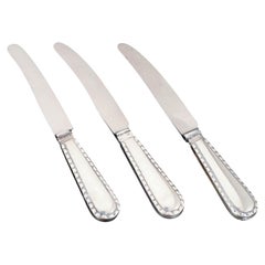 Georg Jensen. Lot de trois couteaux en argent et en acier inoxydable. Motif en perles.