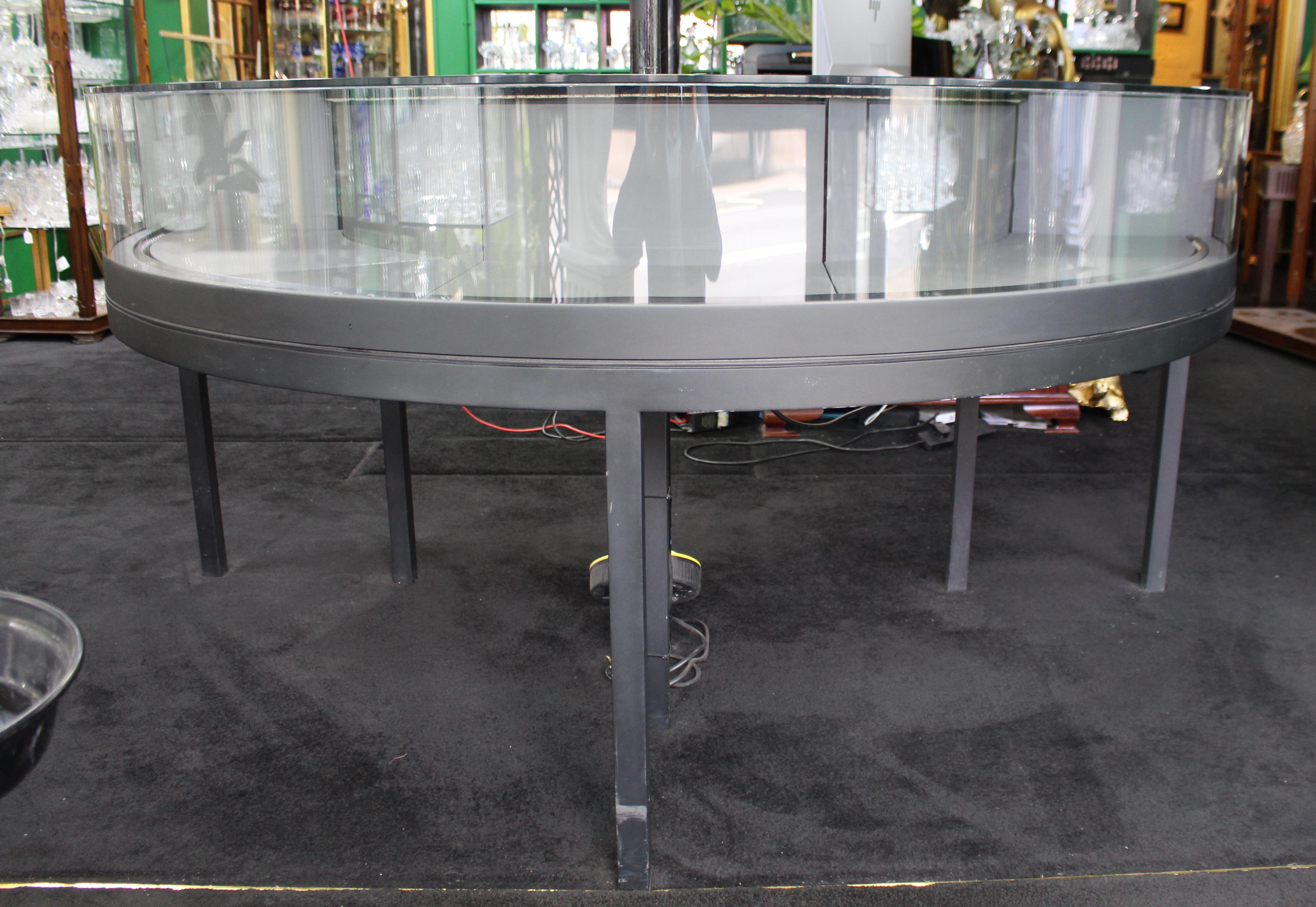 Georg Jensen Showroom Cabinet in Curved Glass and Ebonised Steel In Good Condition For Sale In Worcester, GB