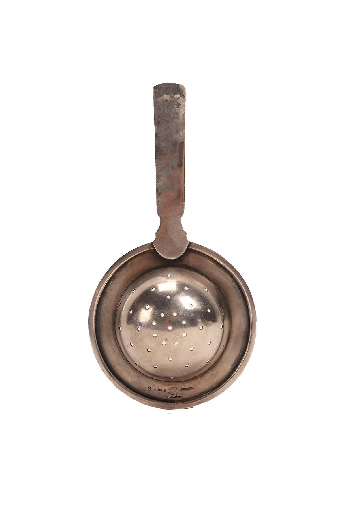 Silver Georg Jensen silver and enamels tea strainer, Denmark 1930. For Sale