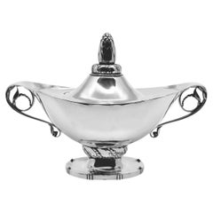 Georg Jensen Silver Bonbonniere With Acorn Finial 170 (Bonbonnière en argent avec fleuron en forme de gland)