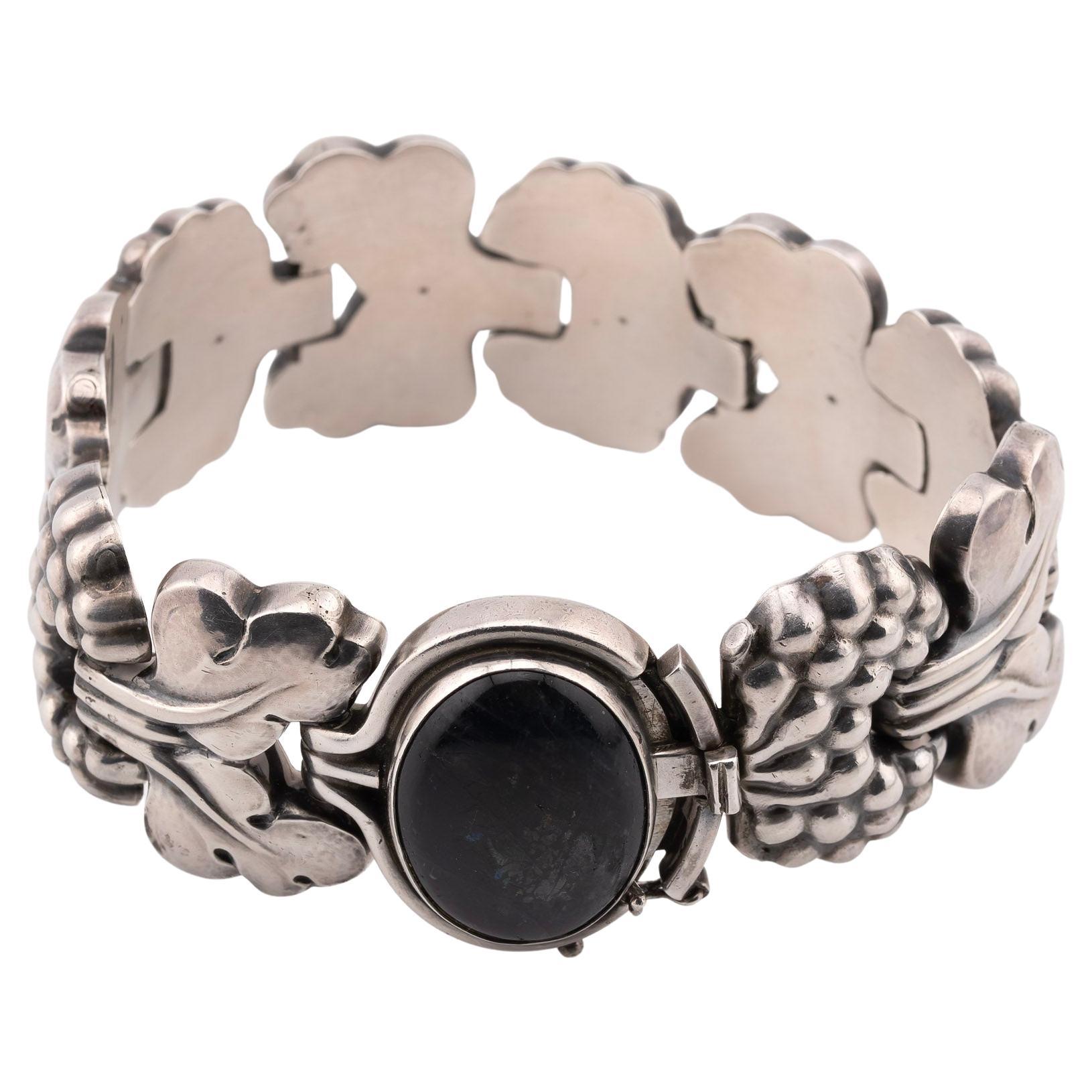 Bracelet "Paris" en argent de Georg Jensen avec cabochon de lapis-lazuli en vente