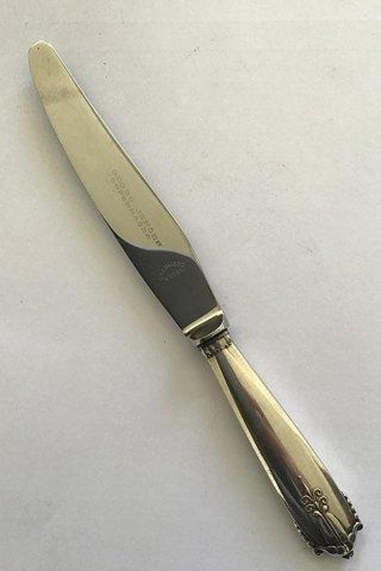 Georg Jensen silver/sterling silver akkeleje fruit knife no 072

Measures 17.2 cm(6 49/64in).