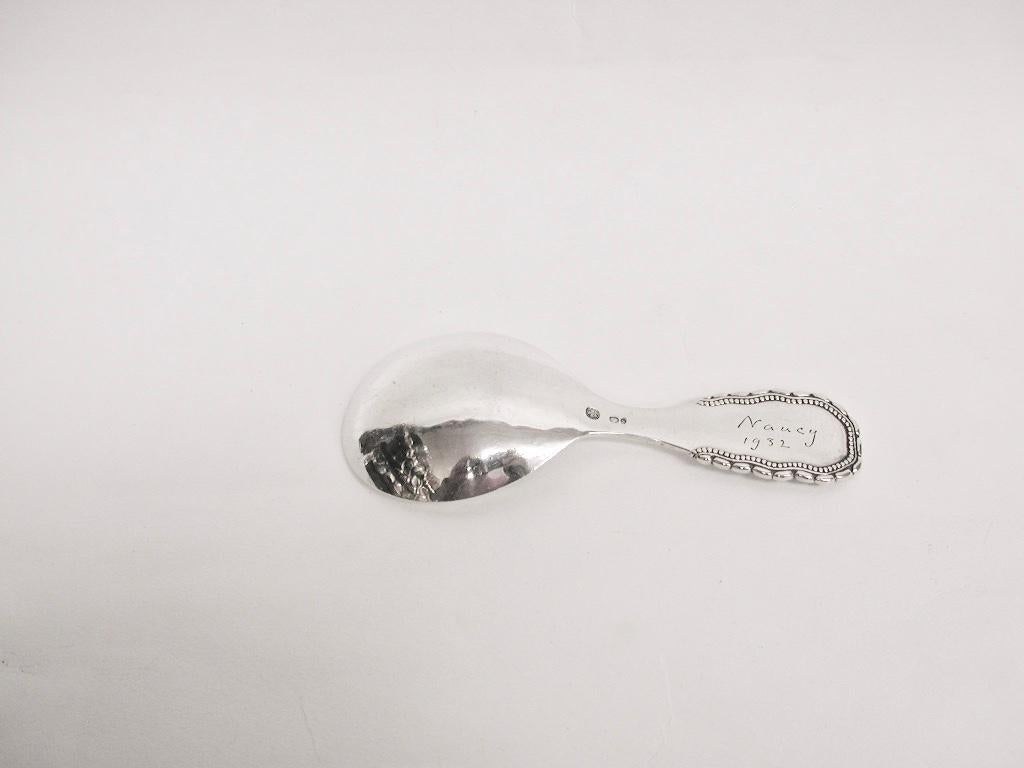 Arts and Crafts Cucchiaio da tè Georg Jensen in argento con motivo vichingo, datato Circa 1930 in vendita