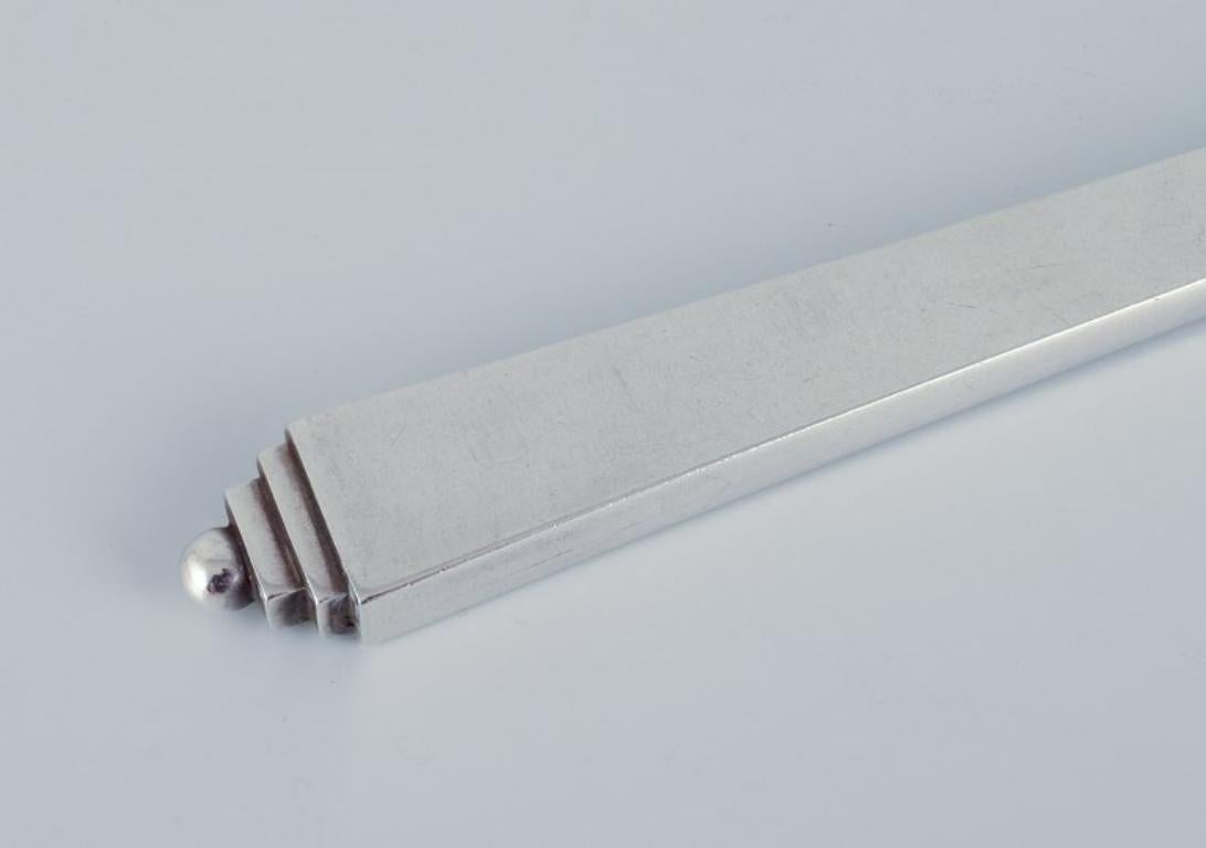 Art Deco Georg Jensen, six Pyramid lunch knives in sterling silver and stainless steel For Sale