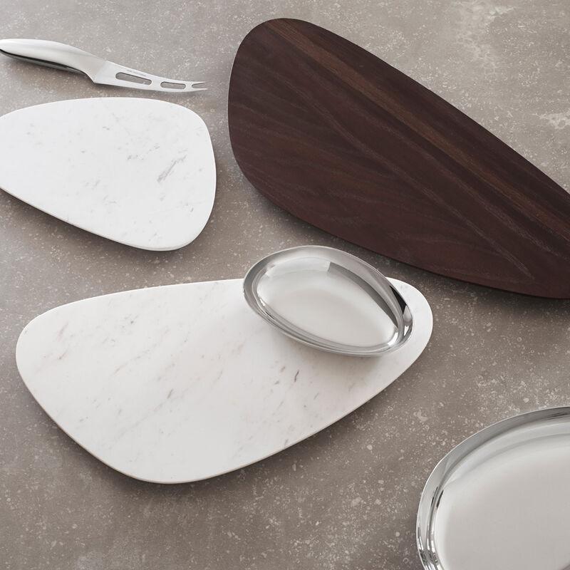 Minimalist, sophisticated and sculptural, this white marble serving board has a tactile quality as compelling as its visual appeal. Perfect for serving tapas, cheese or charcuterie, the board can be chilled before use to help keep the food fresh.