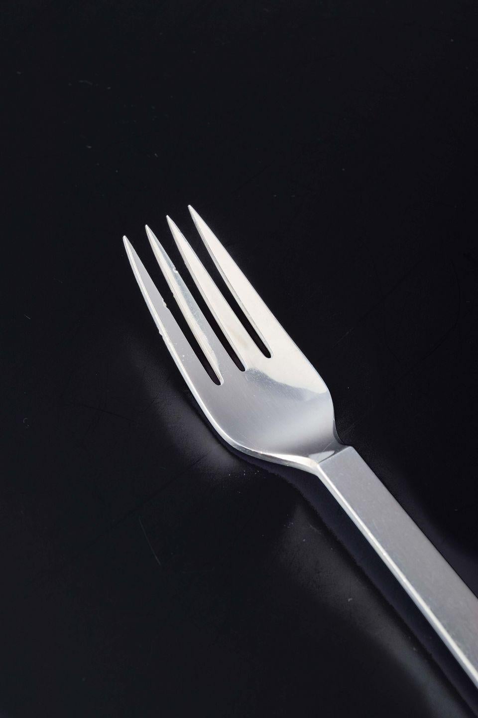 LES PRODUITS D'OCCASION SONT EXEMPTS DE DROITS DE DOUANE POUR LES CLIENTS DES ETATS-UNIS, DU ROYAUME-UNI, DE L'AUSTRALIE ET DU CANADA.   
PAR CONSÉQUENT, AUCUN DROIT D'IMPORTATION NE SERA APPLICABLE À VOTRE ACHAT. 

Georg Jensen. Petite fourchette à