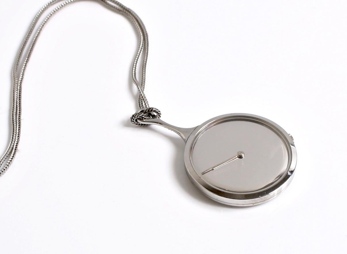 Seltenes Georg Jensen Edelstahl/Sterling Silber  Anhänger-Uhr entworfen von Vivianna Torun Bulow-Hube Dänemark um 1970
Seltenes Stück Chopard Uhrwerk Spiegel Zifferblatt Original Sterlingsilber Fuchsschwanz Kette

Uhr Design Nummer 225 Kette Design