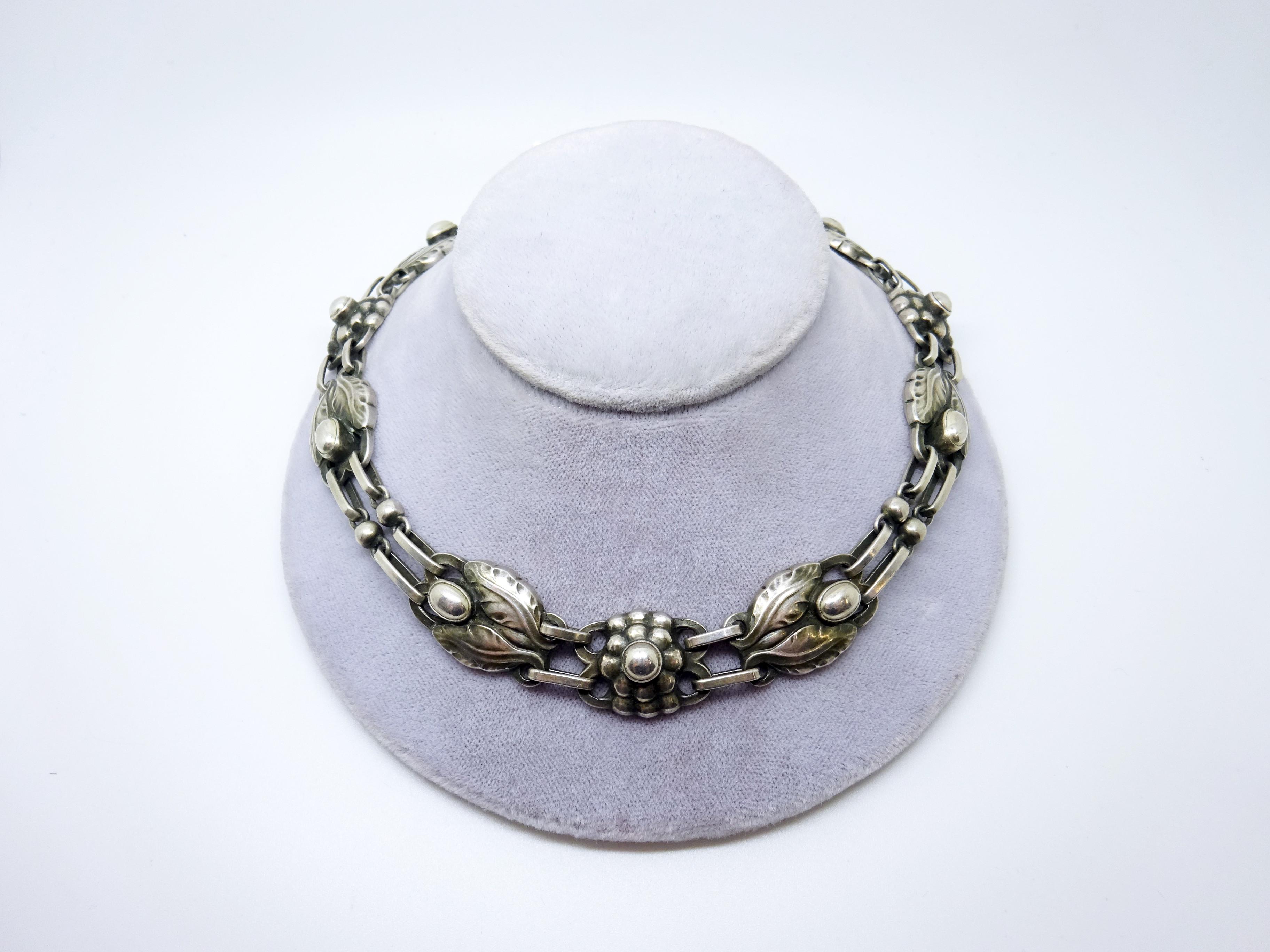 Georg Jensen Sterling Necklace #1 with Leaves and Berries '#J3333' In Excellent Condition In Big Bend, WI