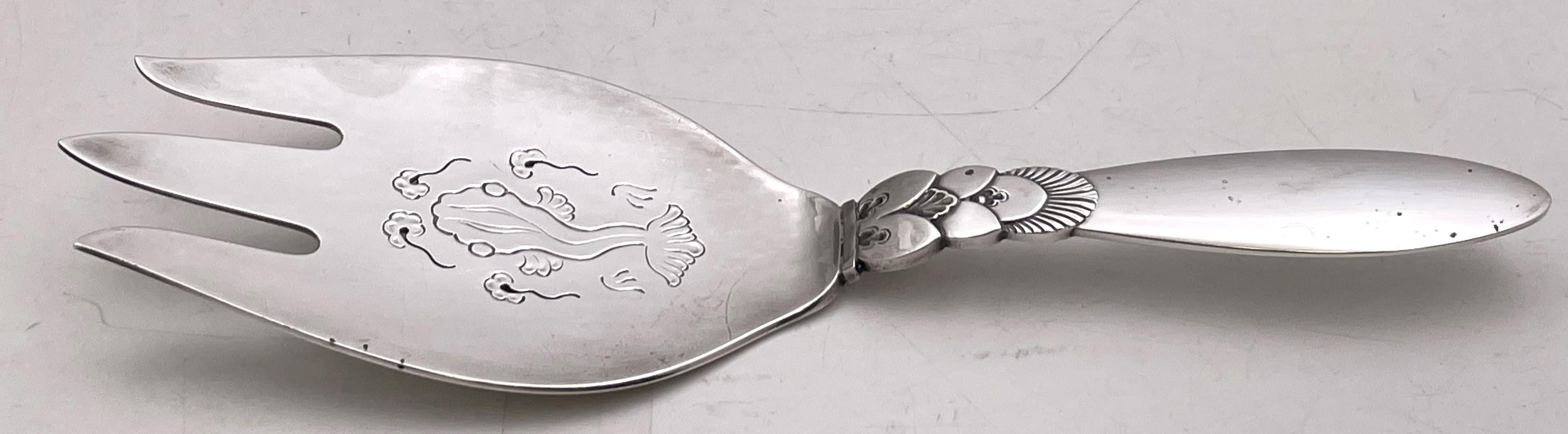 Service de couverts de 48 pièces en argent sterling de Georg Jensen dans le célèbre motif Cactus, composé de

une fourchette à poisson de 8'' de long
un couteau à poisson de 8 3/4'' de long
une pelle à tarte d'une longueur de 10 pouces
2 fourchettes