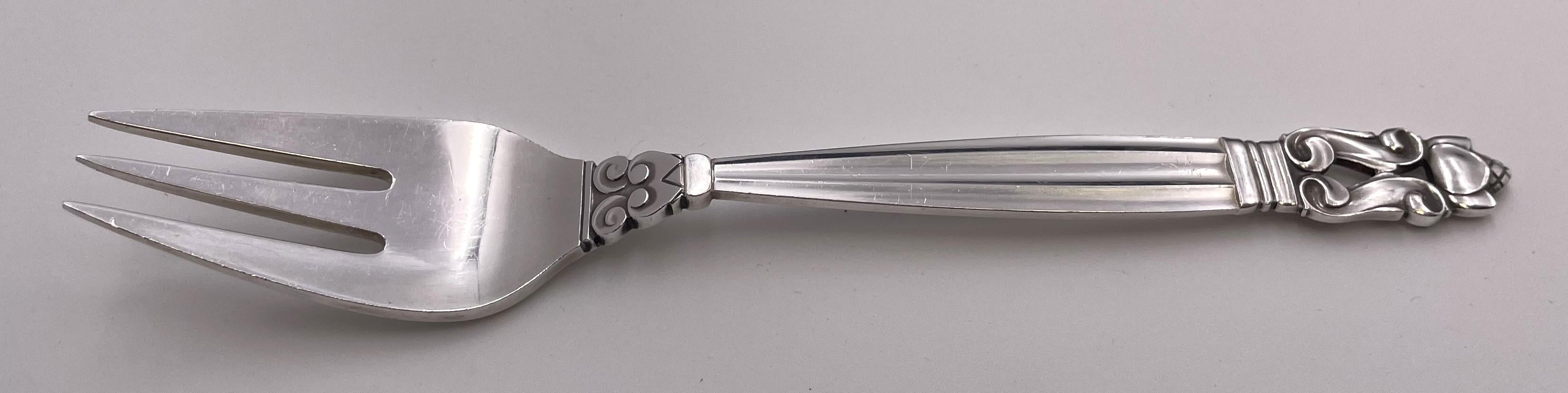 Georg Jensen sterling silver flatware set, in the celebrated Acorn pattern, consisting of:

12 dinner knives measuring 9 7/8'' in length
6 all-silver fish knives measuring 8'' in length
6 hollow-handled all-silver butter spreaders measuring 6'' in