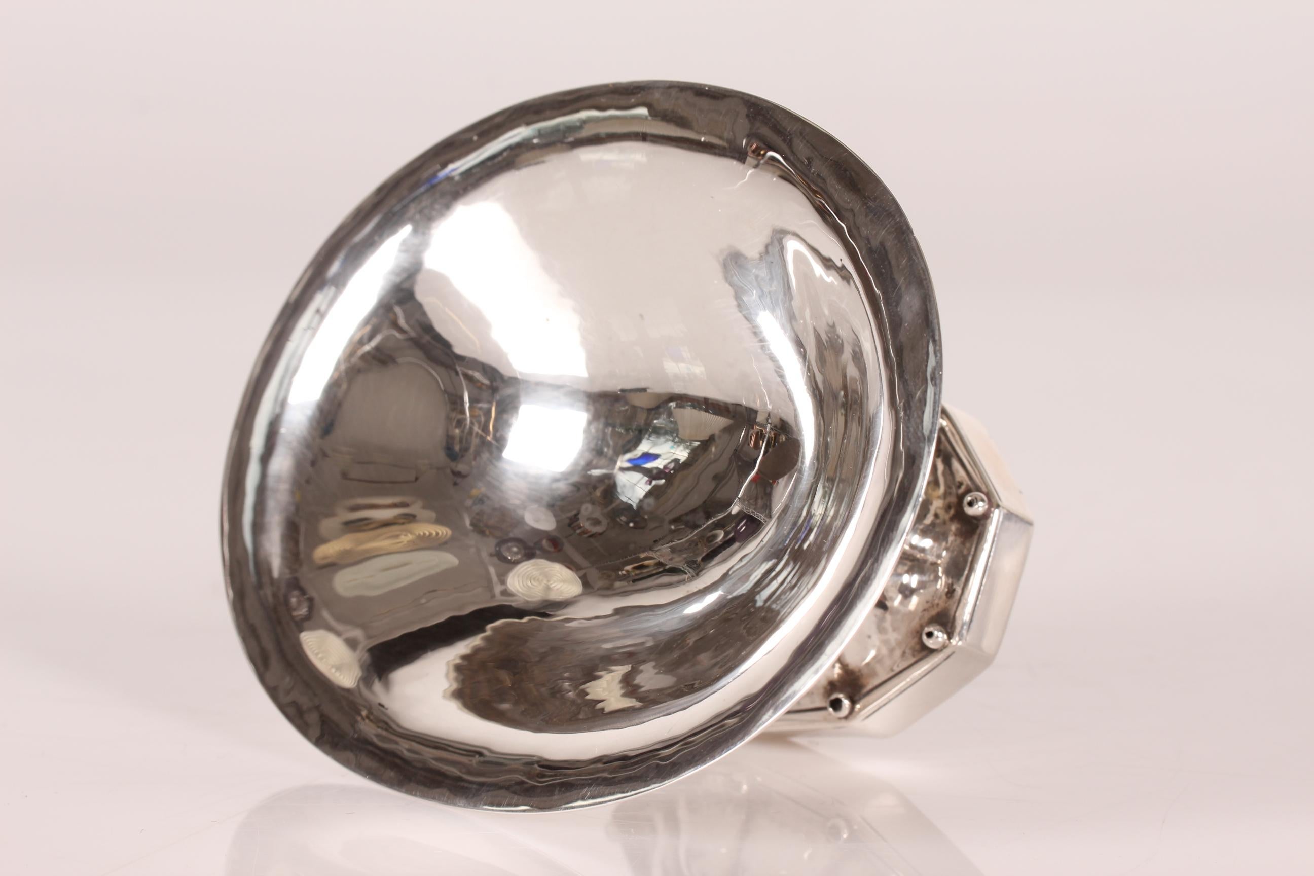 Georg Jensen Bombonera ovalada pequeña de plata de ley 925s fabricada después de 1945 Moderno de mediados de siglo en venta
