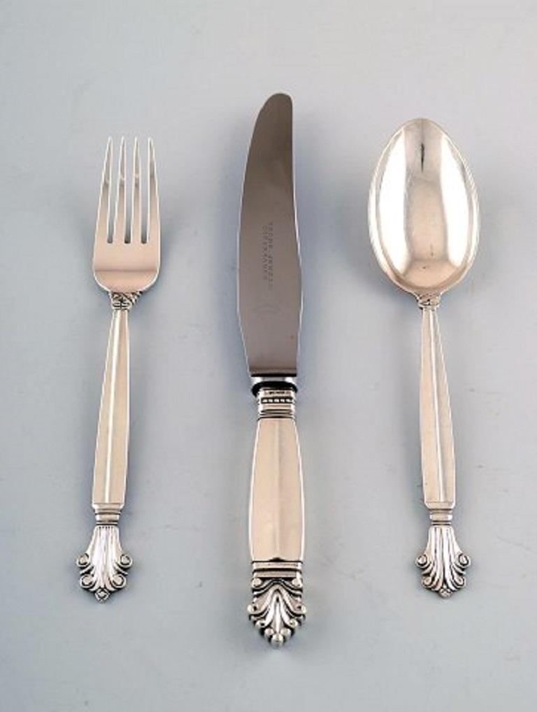 Georg Jensen sterling silver 'Acanthus' cutlery.
Complete dinner service, 18 pieces for six persons.
Comprising: Six dinner knives, six soup spoons, six dinner forks.
Dinner knife measures 23 cm.
In perfect condition.
Stamped.