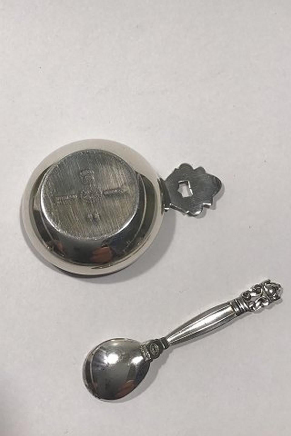Georg Jensen sterling silver acorn saltcellar No 62 (Green enamel) and salt spoon measures: 4.1 cm (1 39/64 in), spoon 6 cm (2 23/64 in)
Item no.: 431137.
 