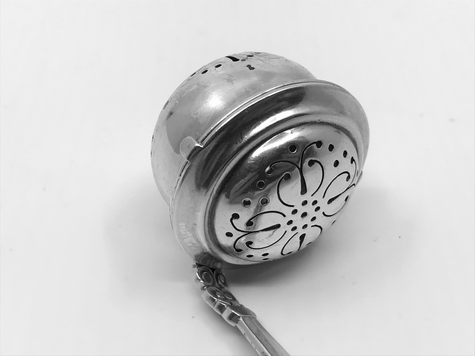 Art Nouveau Georg Jensen Sterling Silver Acorn Tea Egg 368 For Sale