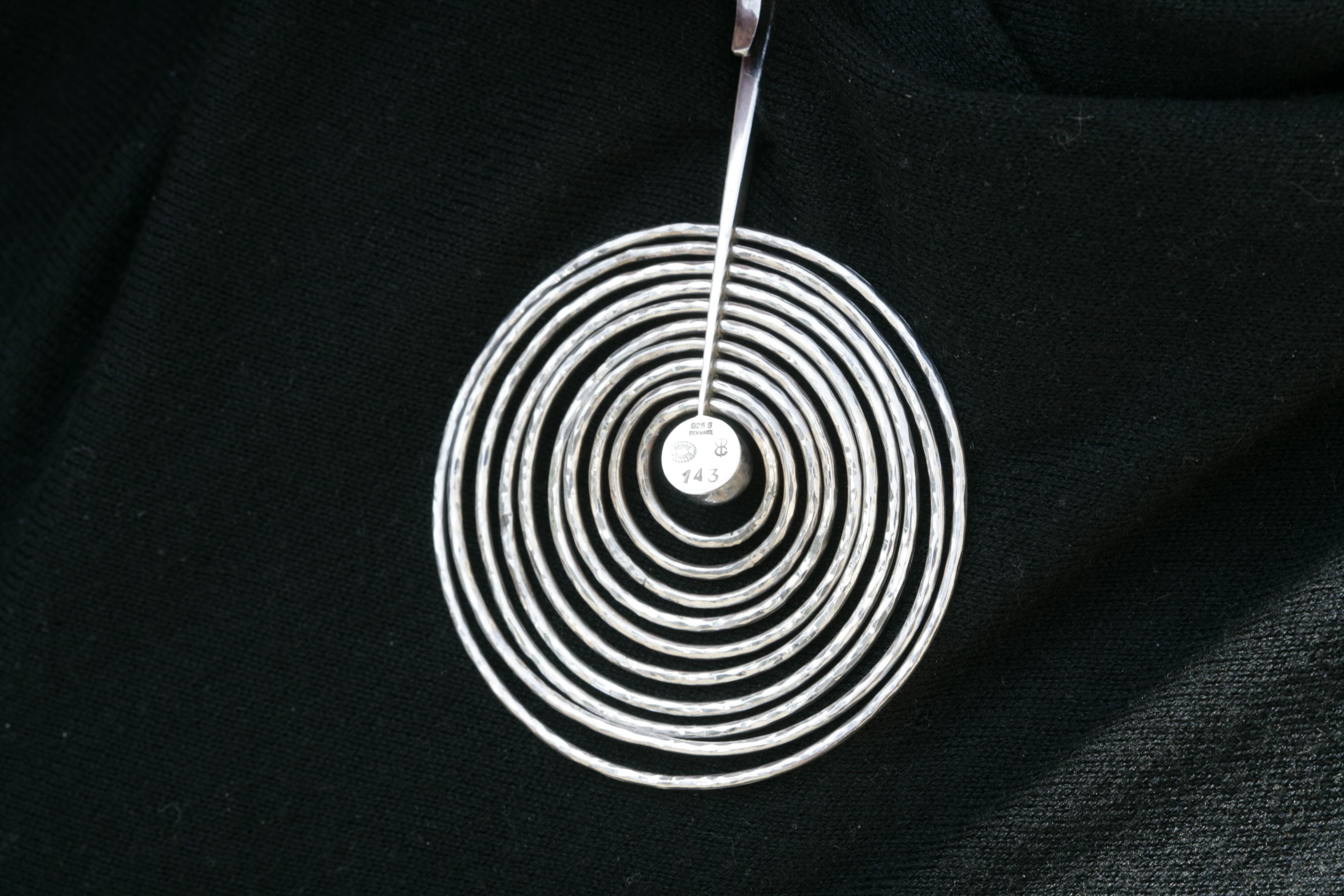 Ciondolo Georg Jensen in argento sterling e ametista disegnato da Bent Gabrielsen in vendita 2