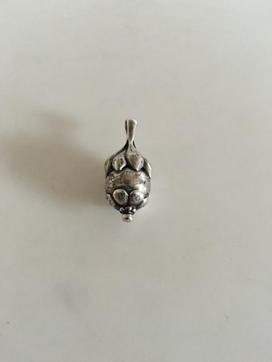 Georg Jensen Sterling Silver Annual pendant 1991. Measures 3.2 cm / 1 17/64 in. Weighs 8.5 g / 0.30 oz.