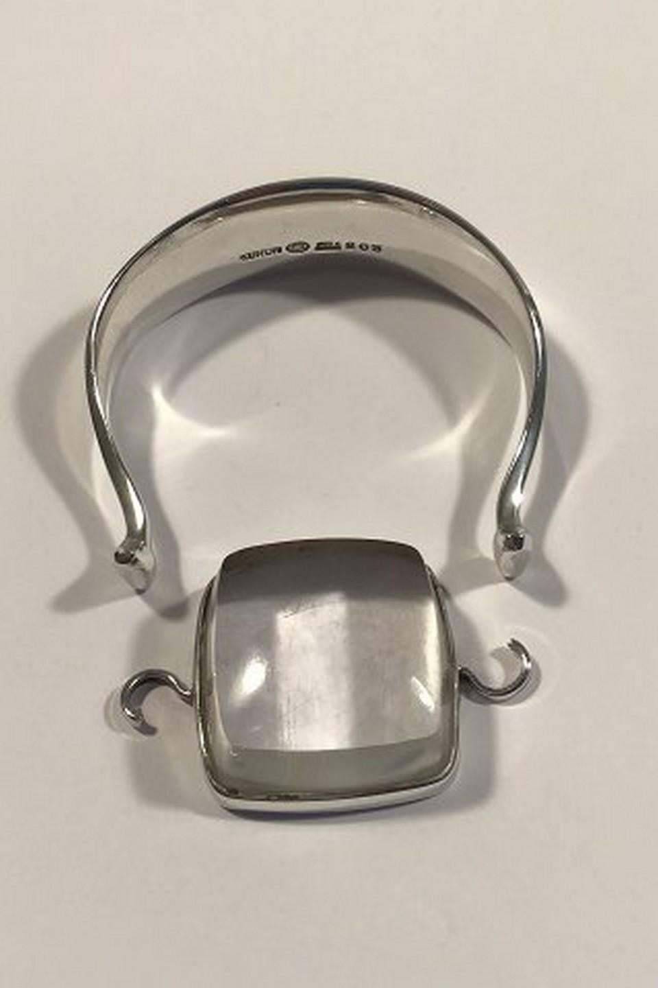 Georg Jensen Sterling Silber Arm Ring No 203 mit Rutil Quarz Torun Arm Ring dia 5.9 cm(2.32 in) Quarz 3.5 cm x 3.5 cm x 1.7 cm (1.37 in x 1.37 in x 0.67 in) Kombiniertes Gewicht 83.1 gr/2.93 oz