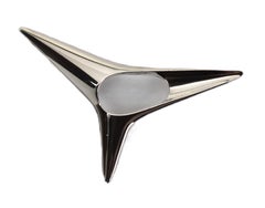 Spilla "Atomic" in argento sterling di Georg Jensen, disegnata da Henning Koppel