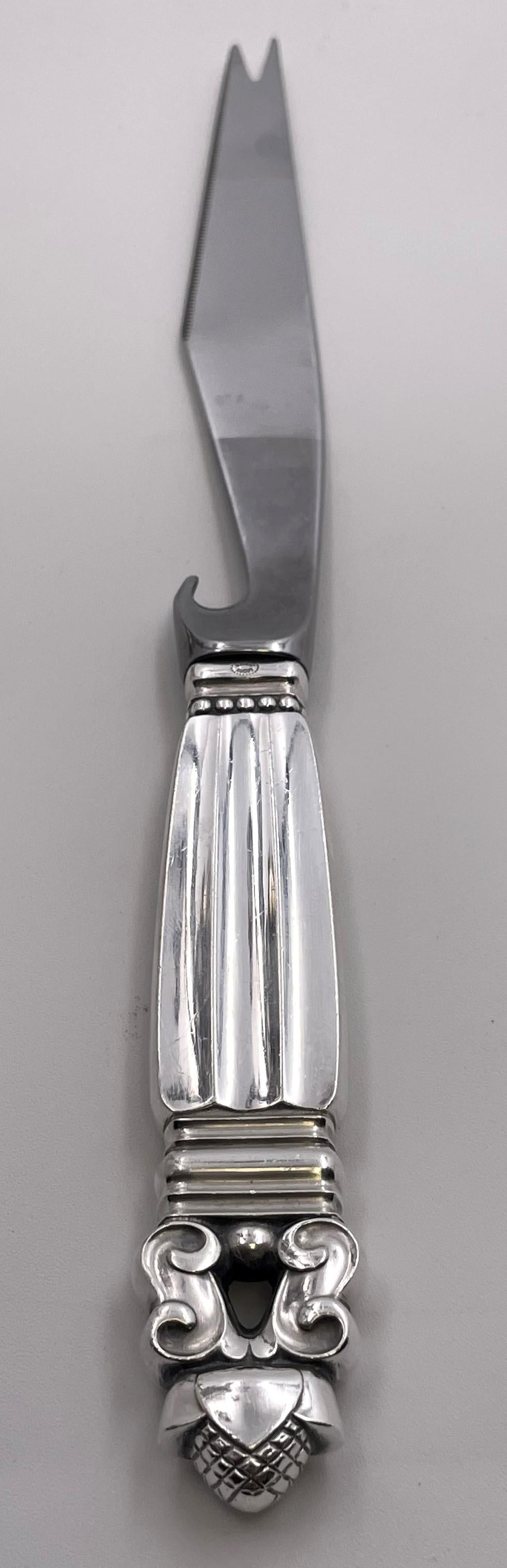 Barrenmesser aus Sterlingsilber von Georg Jensen mit dem berühmten Eichelmuster. Es misst 8 1/2'' in der Länge und trägt Punzierungen wie abgebildet.

Der dänische Silberschmied Georg Jensen (1866-1935) gründete 1904 in Kopenhagen sein eigenes