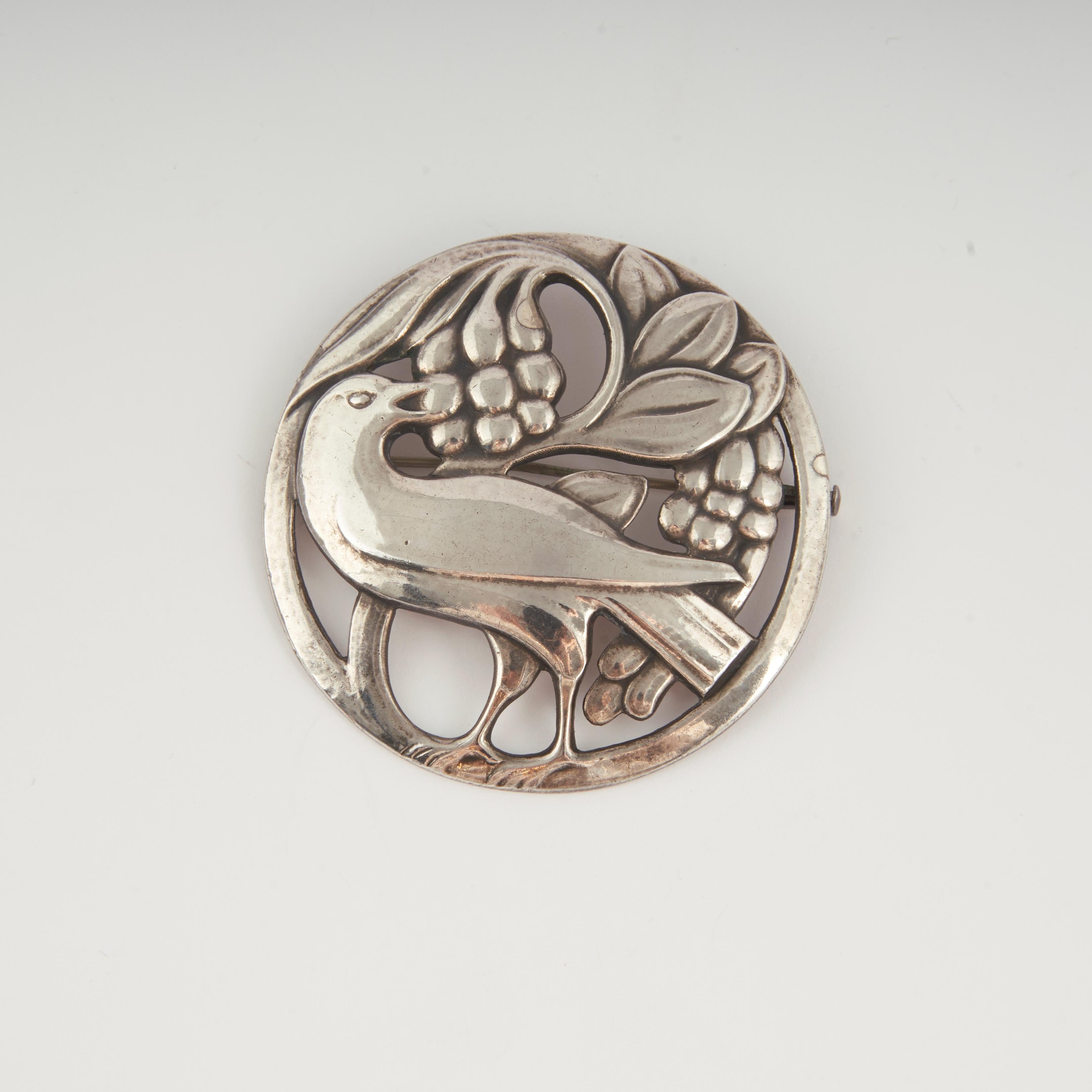 a common brooch design