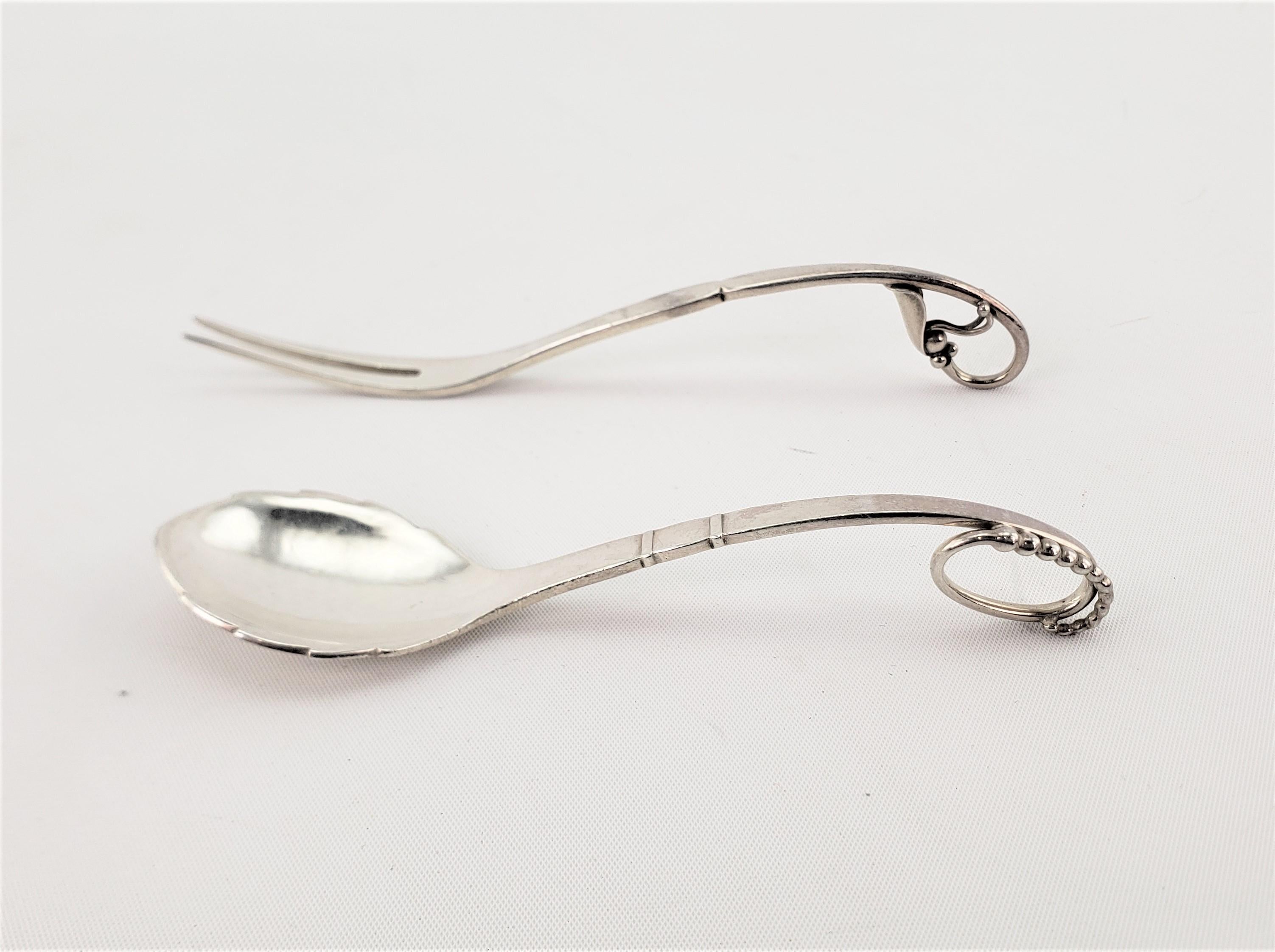 Danois Fourchette à cocktail ou pince à condiments en argent sterling Blossom de Georg Jensen et cuillère  en vente