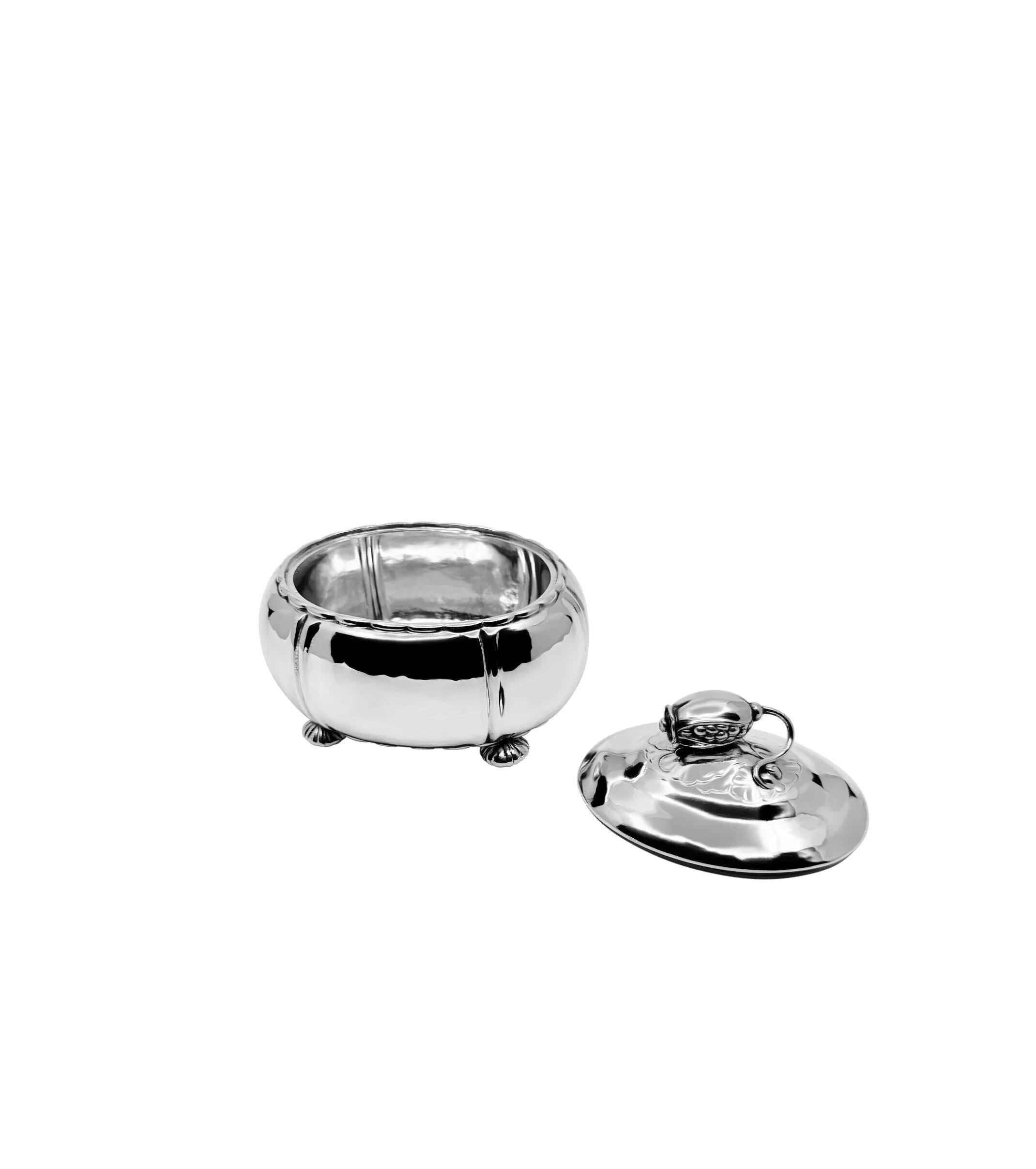 Bombonera Georg Jensen de plata de ley 186 Danés en venta