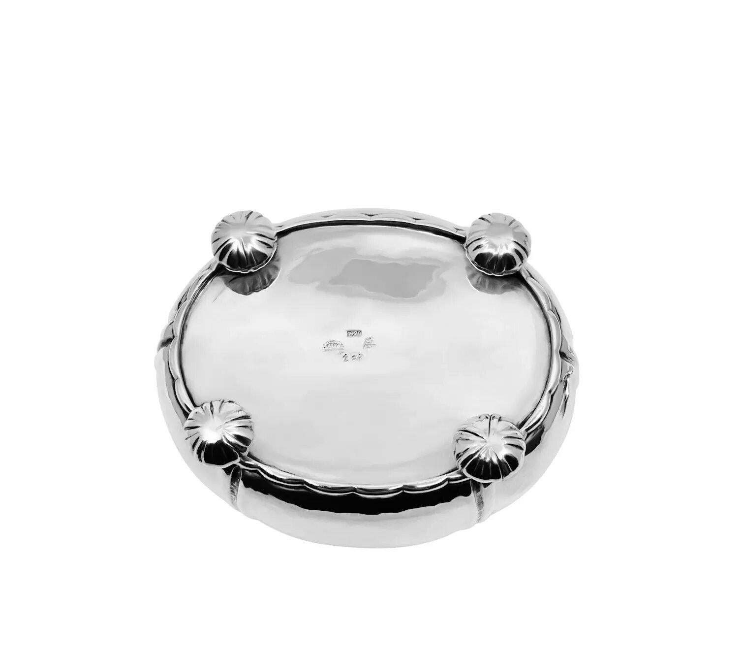 Bombonera Georg Jensen de plata de ley 186 Martillado en venta