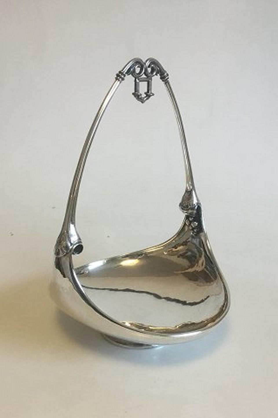 Georg Jensen sterling silver bowl for hanging grapes No 542. From 1925-1933. Measures 34 cm / 13 25/64 in. Weighs 1103 g / 38.90 oz.
Item no.: 386556.