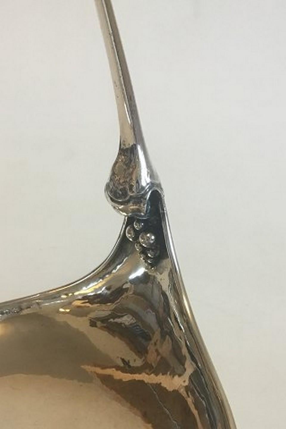 Art Nouveau Georg Jensen Sterling Silver Bowl for Hanging Grapes No 542 from 1925-1933 For Sale